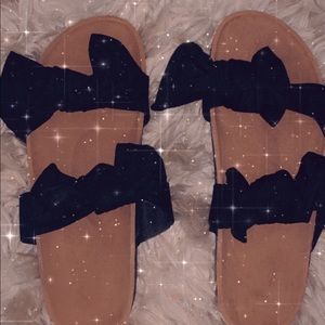 Black bow sandals